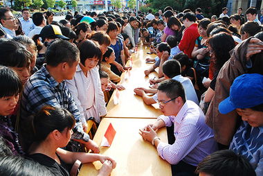 黨員奉獻(xiàn)暖人心，教育咨詢惠社區(qū)——在職黨員教師節(jié)志愿服務(wù)特別活動(dòng)